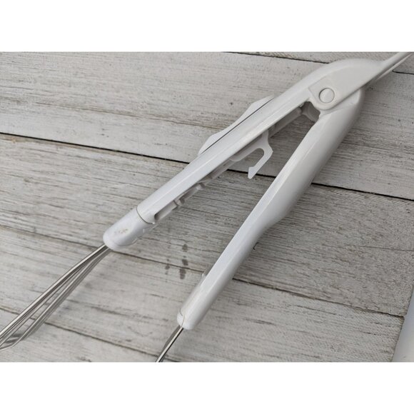 White Whisk Locking Handle Tongs 11 1/2"  Kitchen Utensil Spatula - Picture 5 of 8